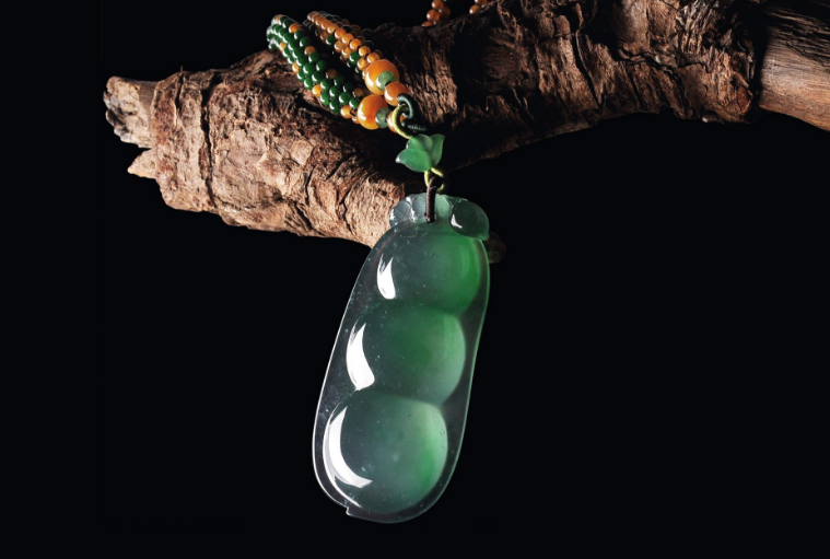 翡翠|翡翠饰品已成为流行趋势，因为不仅它有实用性，还有增值空间