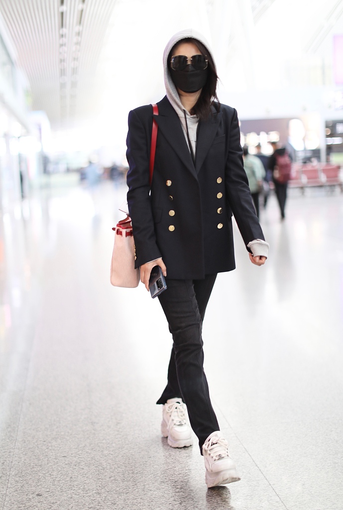 穿衣搭配|如何通过穿衣体现职场风？不妨学习下刘涛的穿搭，更显职场气息