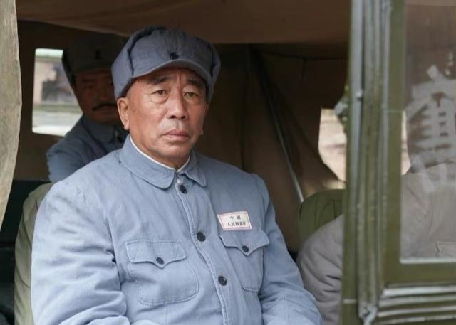 香山叶正红|《香山叶正红》选角敷衍，非特型演员演开国将帅，草台班子既视感