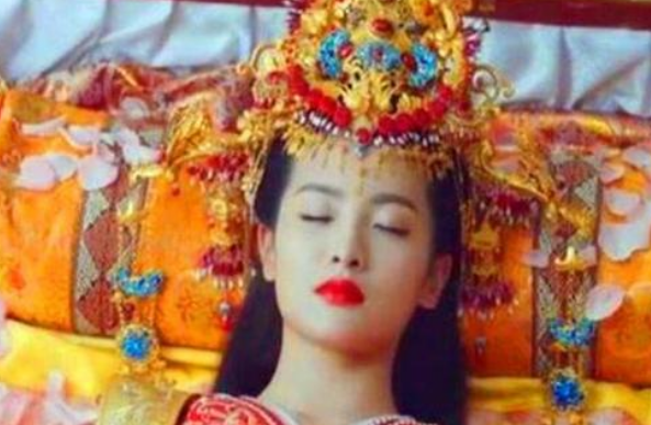 朱元璋|南京出土朱元璋女儿墓，专家进入后，一活人正在公主棺材上睡觉