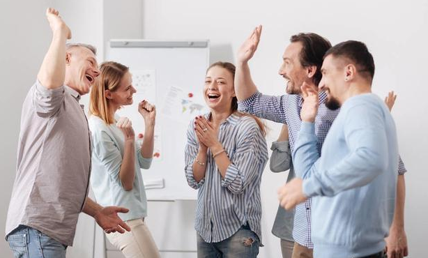 左右逢源|职场中如何能做到左右逢源？跟领导如何相处？跟同事如何相处？