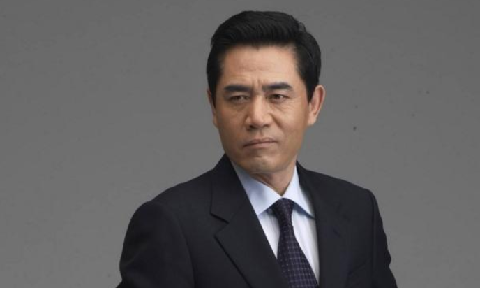 王一博|陈宝国隐藏多年的妻子，原来也是圈内的老戏骨，37岁的儿子很帅气