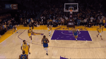 斯蒂芬·庫(kù)里|攻陷斯臺(tái)普斯！庫(kù)里遭隊(duì)友澆水伺候，直言：打得像垃圾還贏球了