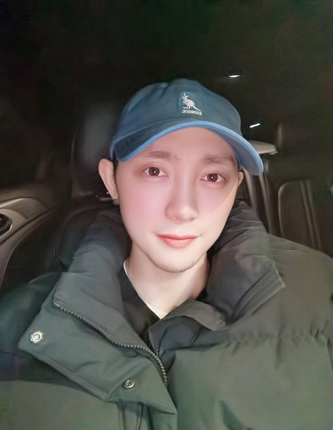 |26岁男星被曝出轨，妻子怀孕期间多次开房，还要求“两女侍一夫”