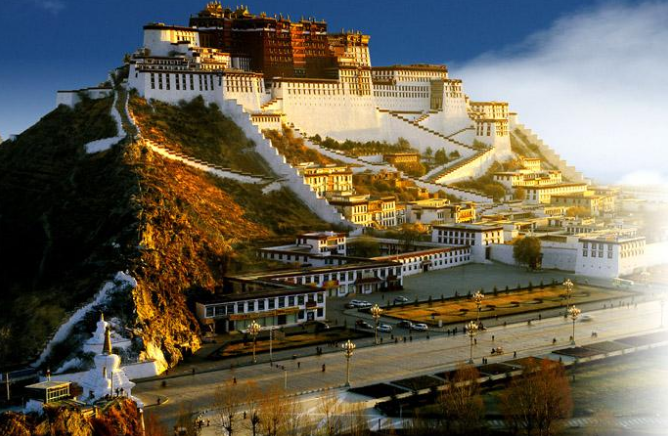 布达拉宫 世界上一半的黄金在布达拉宫？为建这座宫殿，到底花了多少珠宝