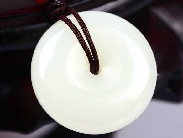 |买和田玉有讲究,没有可以不买,你会花钱购买一大堆烂料吗?