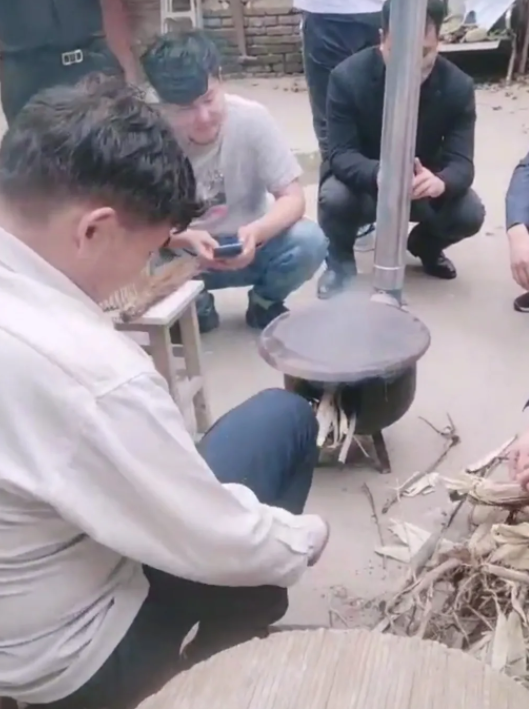 朱之文|大衣哥一家人过重阳节,唯独缺了女主人陈亚男,院里冷清了不少!