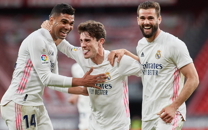 皇家马德里|2-1到1-0！皇马狂飙迎“夺冠赛点”，齐祖冲32年神迹，新C罗倒下