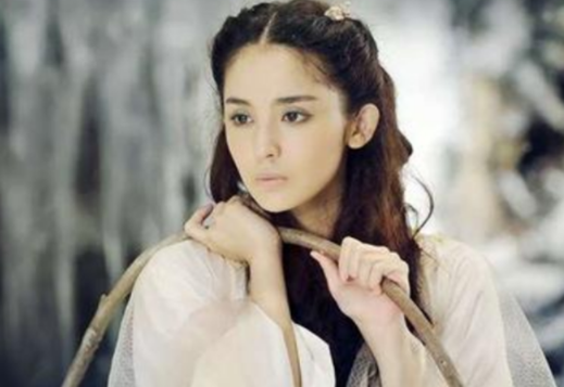 赵丽颖|古力娜扎自爆上学时没人敢追她？晒出她的合照后，瞬间明白了！