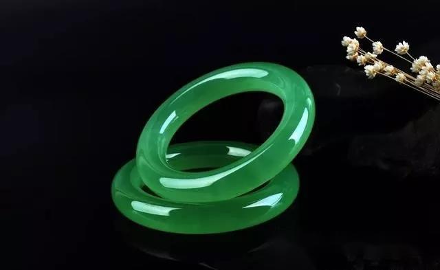 翡翠|争议！翡翠凭什么在短短30年间就涨200倍？