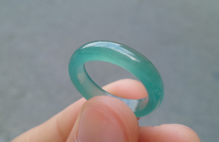 翡翠|看起来通透的翡翠,就是天然好翡翠吗?答案或许和你想的不同