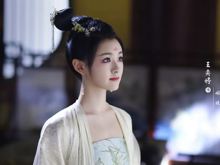 迪丽热巴|《安乐传》杀青照来了！186cm的龚俊，漂亮的迪丽热巴惊艳众人