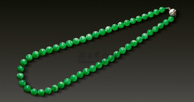 熊黛林|熊黛林佩戴千万级别翡翠，亮相某拍卖会，尽显高贵霸气气质！