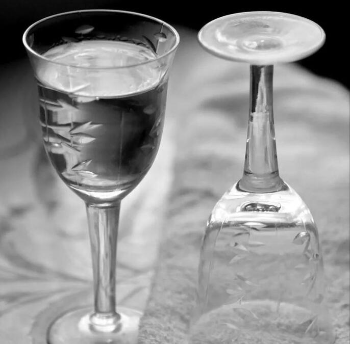 飞天茅台 为何53°的飞天茅台价值3千，43°的却卖不上价？行家：果然如此