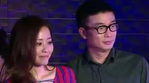 霍启刚|被冯轲掌控15年，甘愿做赚钱机器，被收割7亿，张靓颖醒悟的太晚