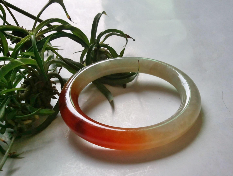 翡翠|翡翠拥有很多种类，随着市场变得火爆，出现了各种各样的假货