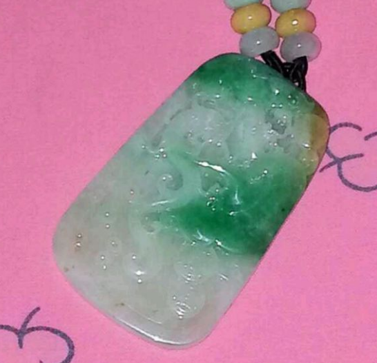 翡翠|翡翠有很多的种类，有些很稀少价值高昂，有些品质很差无人问津