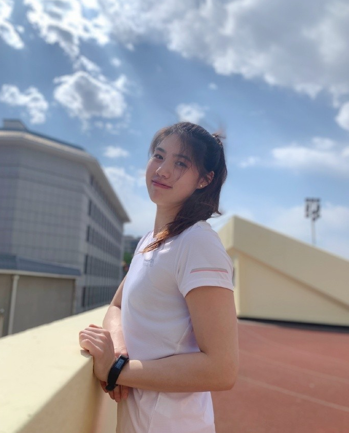 建军节|张雨霏妈妈，对她有着巨大的影响，妈妈亮相的时候，这颜值绝了