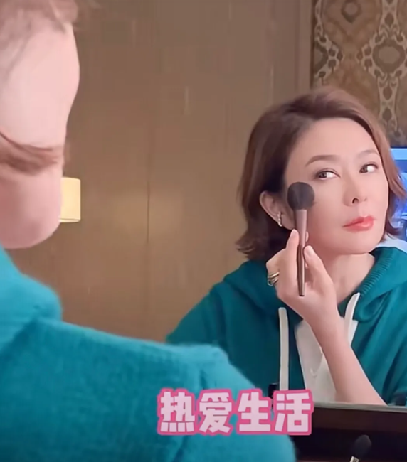 杨幂|60岁关之琳晒正能量视频，却反被嘲长得越来越像蔡明了？