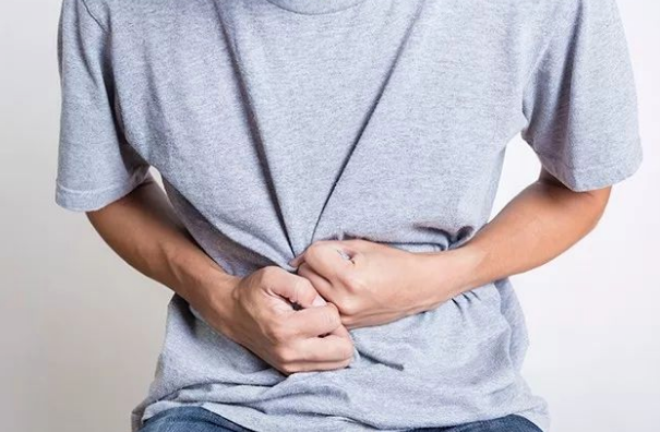 睡眠|为何总是半夜“自然醒”？中医直言：睡觉时有3异常，或是肝在“求救”