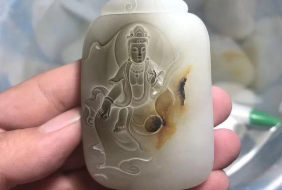 |和田玉是大自然赠予的特殊礼物，价格虽水涨船高，却依然受推崇