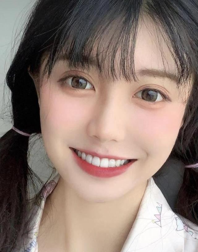 冯提莫|李沁曾因“牙黄”被喷，如今牙齿白得不像话！网友：才半管就见效