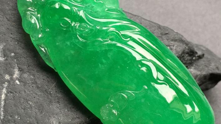 依沐翡翠 为什么有的玉石很难造假？我们来了解一下是哪些，以及原因