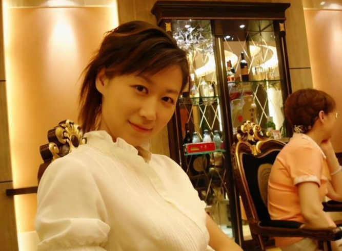 主持人|著名女主持，新婚当天去世，丈夫为爱痴守12年至今未娶