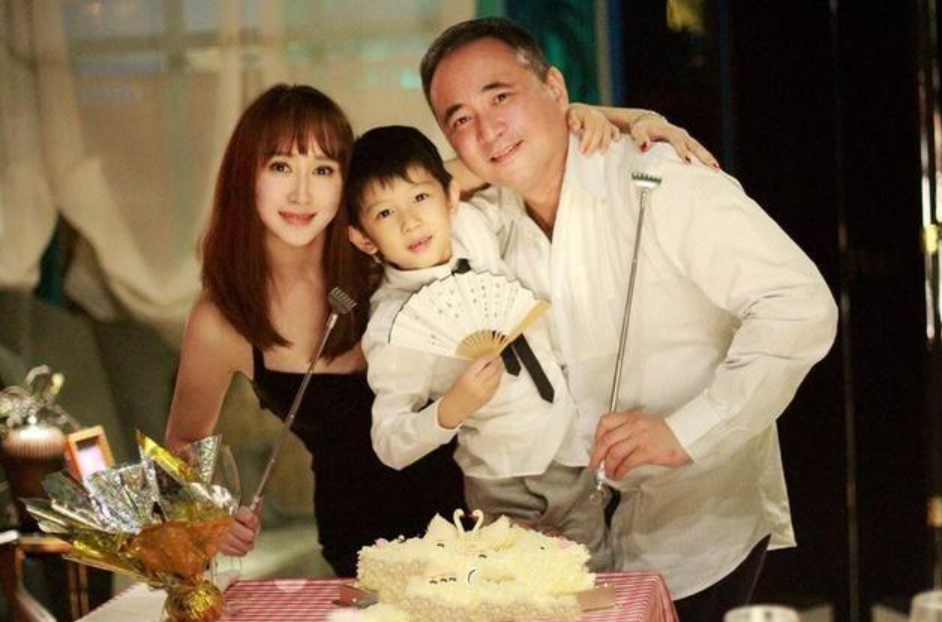 胡静|嫁给国外首富的中国女星，丈夫为让她睡好觉，甘愿“切除器官”