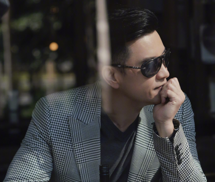 白夜行|65岁港星现身内地，低调购物无人识