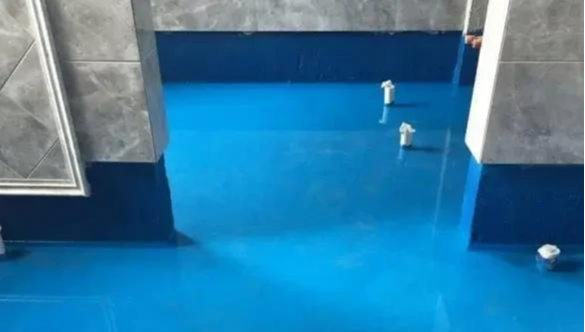 一个家居号|正规的卫生间做防水是怎么做的？顶棚也有必要做防水吗？