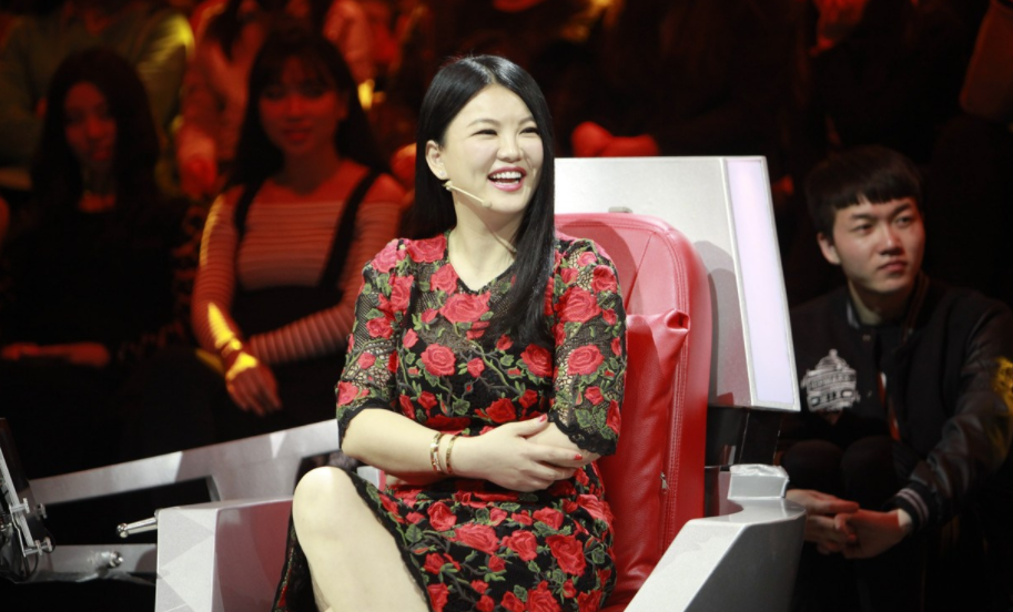 李湘|李湘直播带货，网友们纷纷吐槽，有钱人的世界不懂