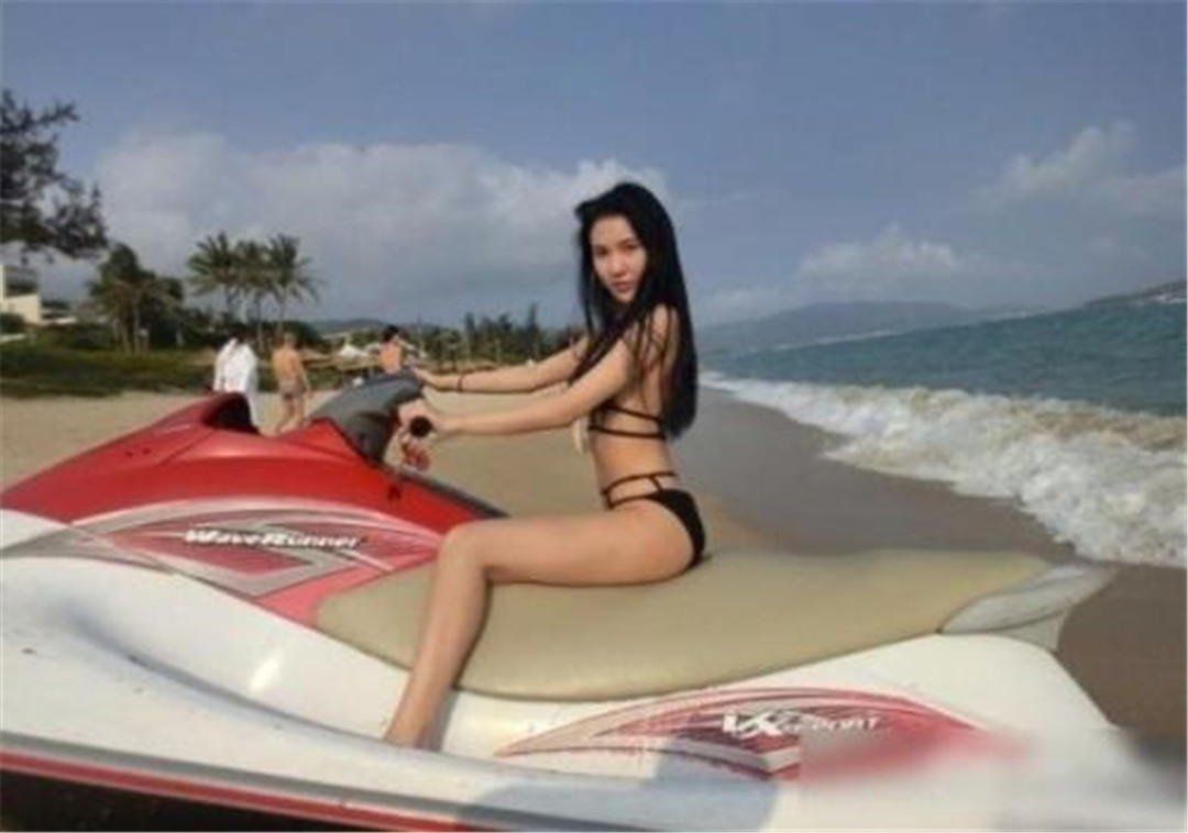 郭美美|郭美美“二进宫”竟是被亲妈所害？其母郭登峰，为了钱连女儿都能“卖”