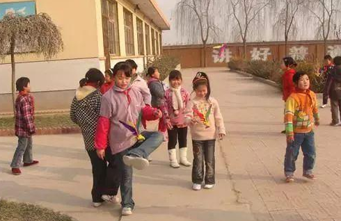 文妈讲育儿|看看39年前的中国孩子，你就明白当代孩子有多悲哀了