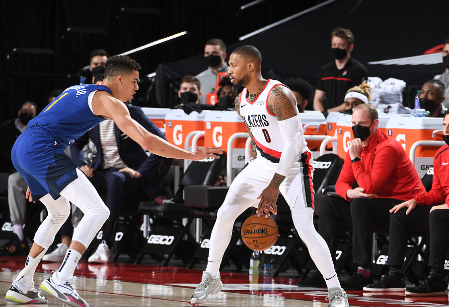 开拓者队|砍下57分！约基奇小里弗斯爆发，掘金2-1开拓者，利拉德37分难救主