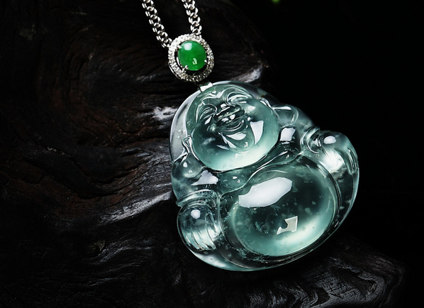 翡翠|翡翠饰品的色彩,也对它们的自身有一定的影响,是加还是夹?