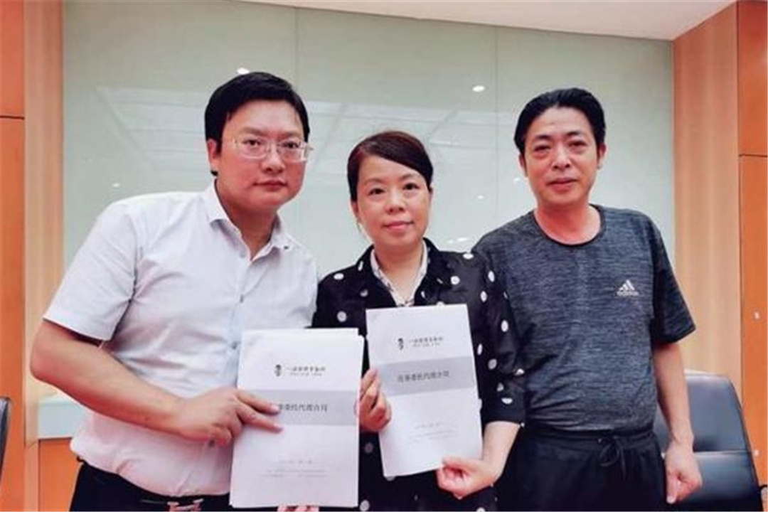 追寻星座的世界 为儿子讨公道！郭威被爆神经损坏，受虐待留下后遗症，视力只有0.1