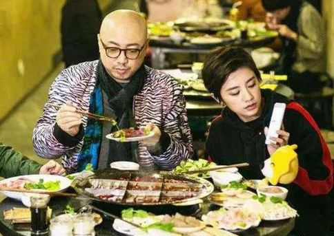 游乐园|多年谨言慎行，却被老婆坑！徐峥推荐电影被网友吐槽：不吃素不看