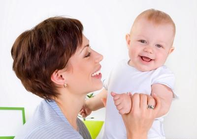 王晗说聊育儿|孩子真的是谁带跟谁亲吗？