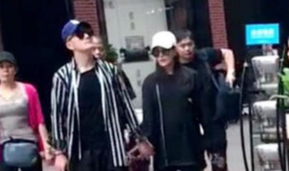 周星驰|看了张馨予早年的旧照,才知啥叫婚姻改变人生,烂牌打成了王炸!