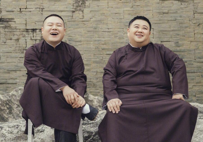 郭德纲|他是郭德纲的师弟，看着面善却纹着马头金刚，还有自己的公司