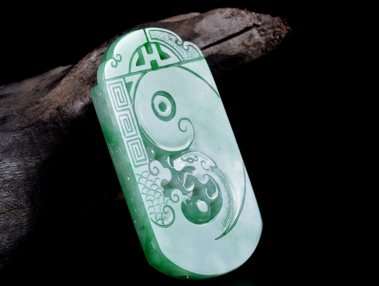 翡翠|翡翠饰品的品种很多,只有品质高的首饰,才具有收藏的价值