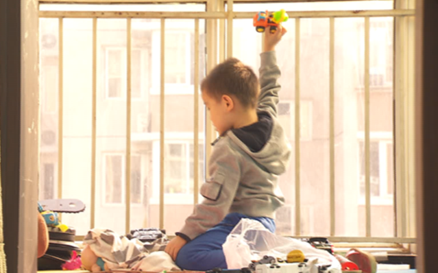 雷二有料|孩子生气时爱扔东西？家长千万别只会讲道理，做好这3点也很重要