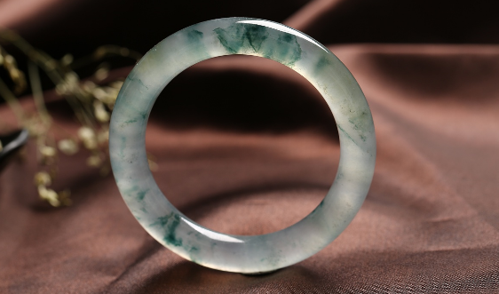 翡翠|鉴别翡翠的一些简单小方法，你要知道，避免上当受骗