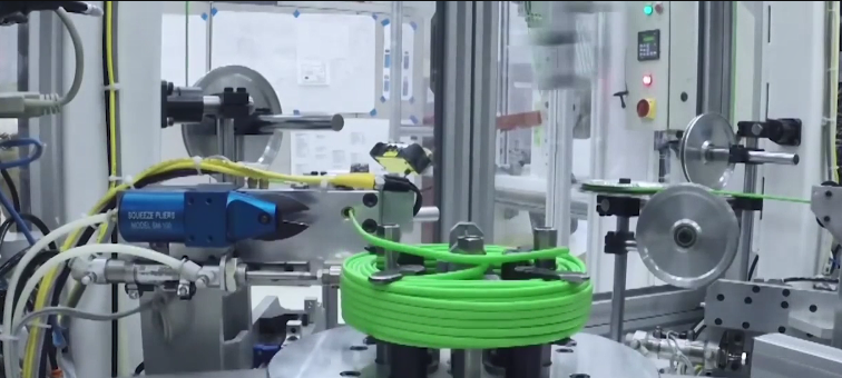 宇宙大爆炸 光刻机核心元件激光晶体竟被中国垄断，领先美国15年，占绝对优势