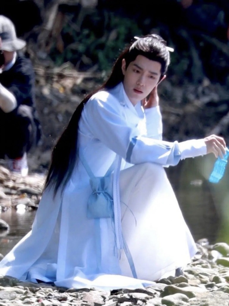 肖战|《玉骨遥》官方再发剧照，看来肖战这部剧马上要播出了啊！