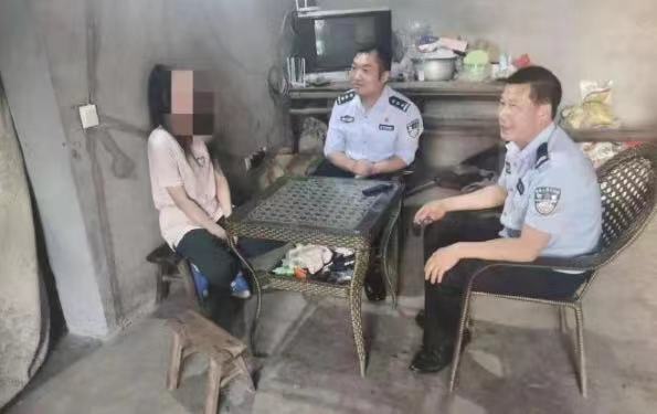 中原壹点 担心18岁儿子娶妻难，男子带着儿子辗转千里，接15岁网友回家当“儿媳”