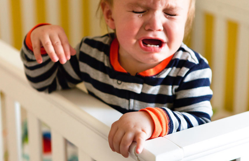 雷九趣说|孩子发脾气的时候，做父母的要控制好情绪，站在他的角度思考一下