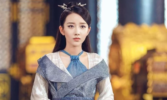 陈梦瑶|原是素人的陈梦瑶，因一档相亲节目被导演看中，外在的条件支撑起她如今的人气！