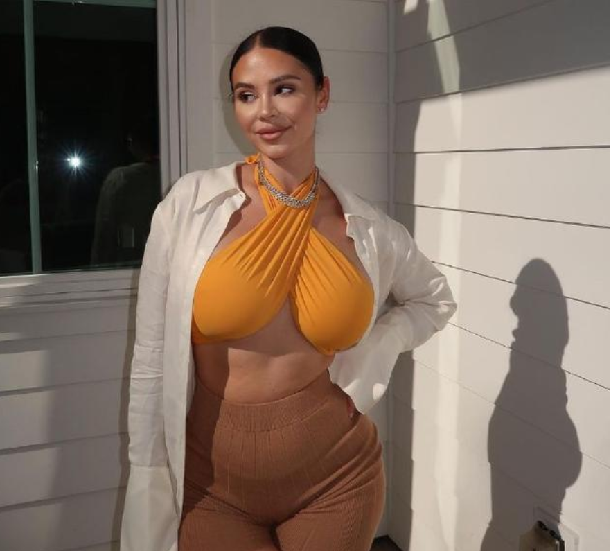 |乔治未婚妻太敢穿！水滴泳衣秀出好身材：巴掌大布料吸人眼球